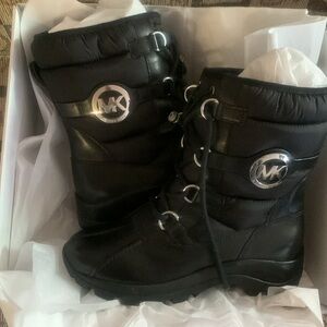 🆙Authentic Michael Kors Ridgley Winter Mid Calf Lace Up Winter Boots 🥾
